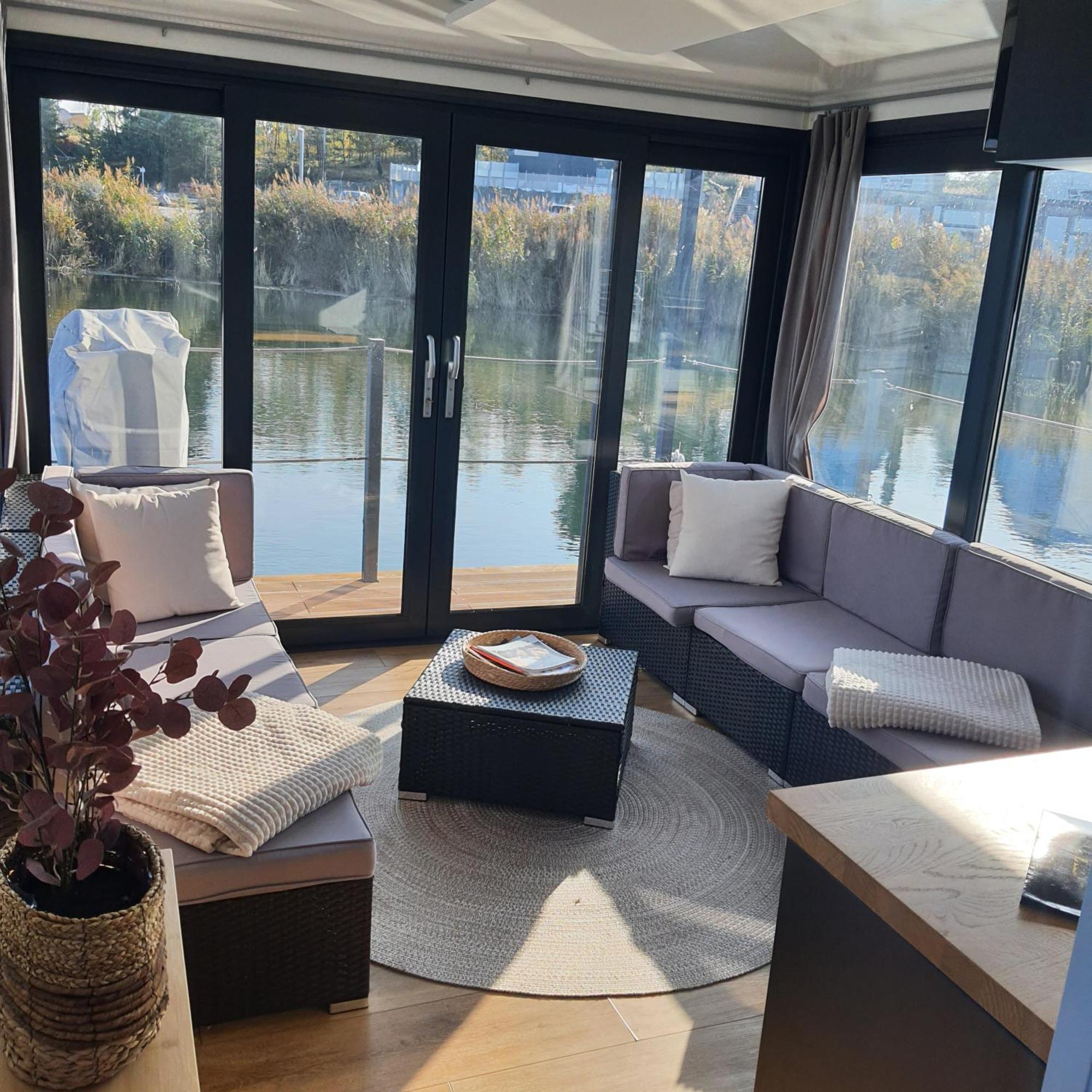 Schwimmende Sundowner Apartment *